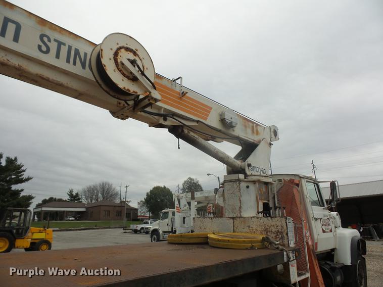 image for item DD9063 1989 Ford LT8000 crane truck