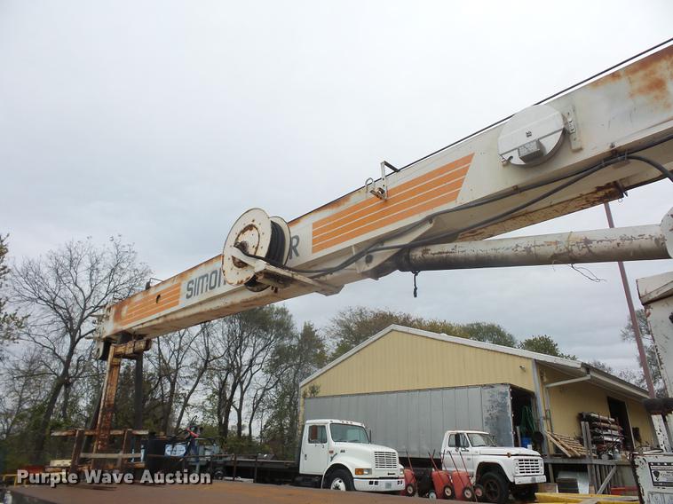 image for item DD9063 1989 Ford LT8000 crane truck