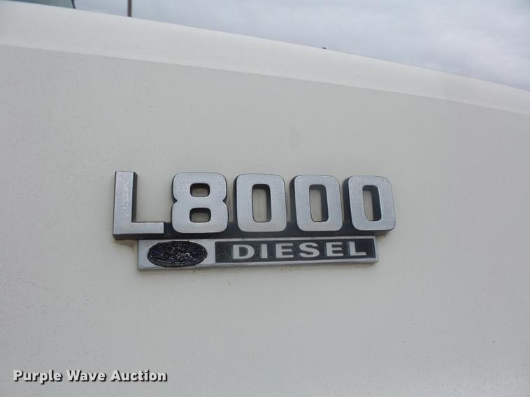 image for item DD9063 1989 Ford LT8000 crane truck