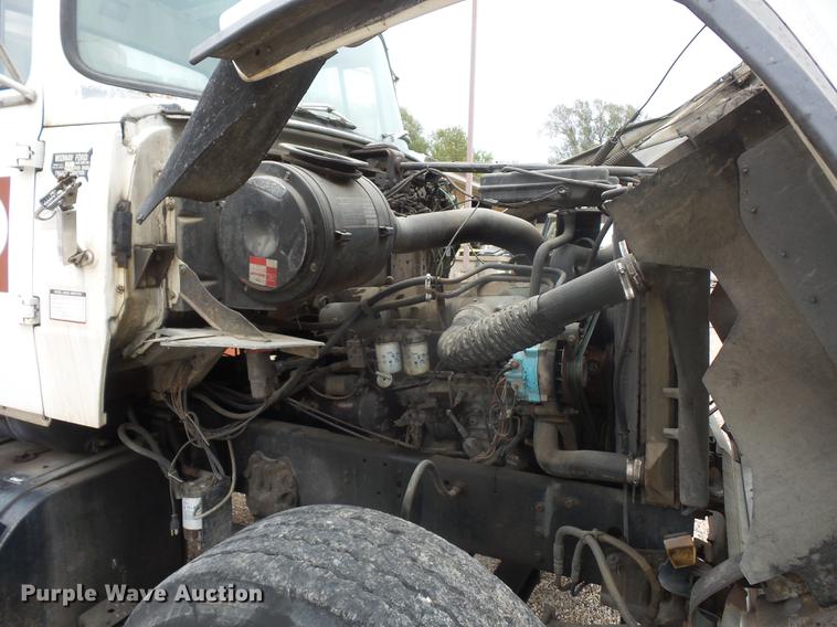 image for item DD9063 1989 Ford LT8000 crane truck