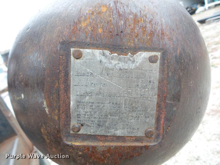 image for item DD9063 1989 Ford LT8000 crane truck