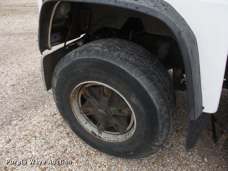 image for item DD9063 1989 Ford LT8000 crane truck