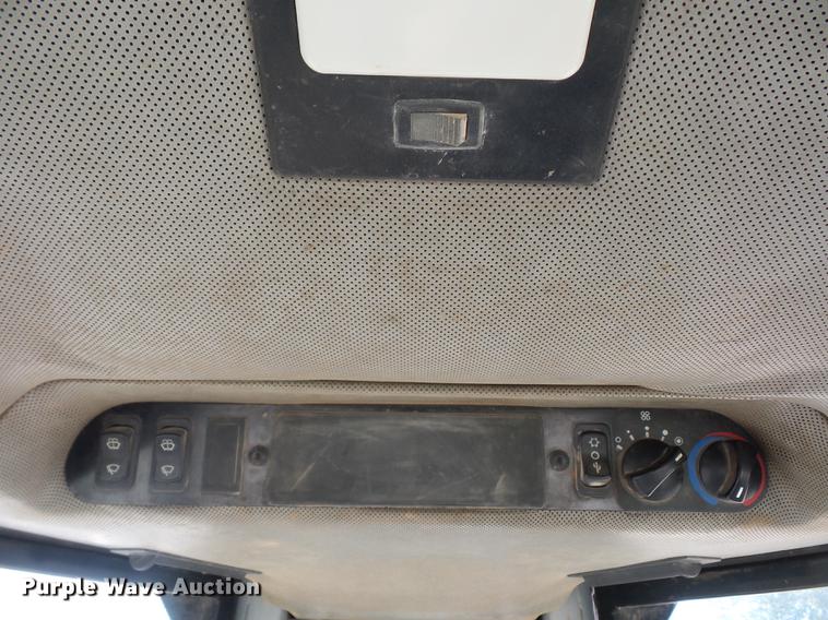 image for item DD9501 2001 John Deere 650H LT dozer