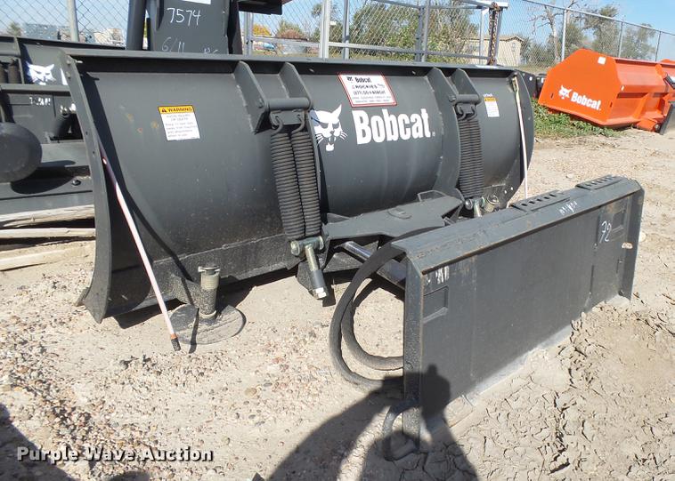 image for item DE9190 2014 Bobcat snow blade