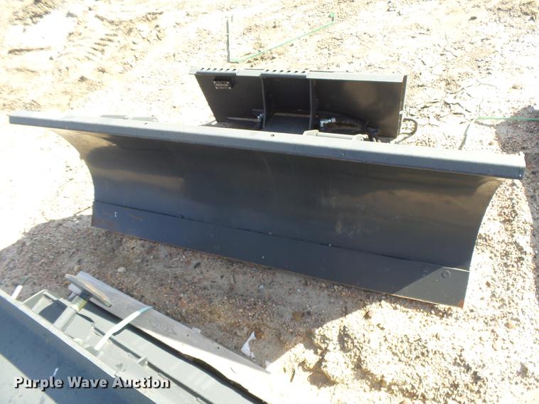 image for item DE9190 2014 Bobcat snow blade