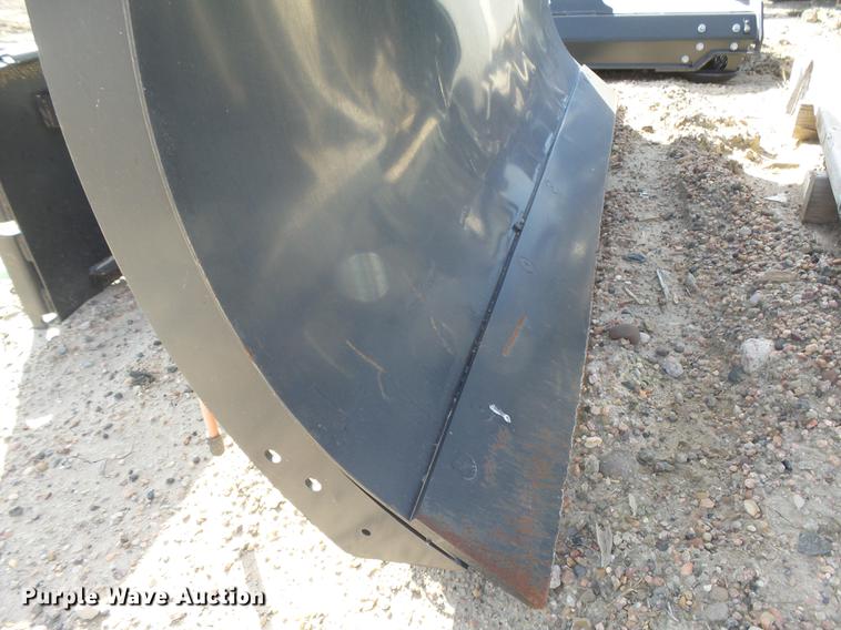 image for item DE9190 2014 Bobcat snow blade
