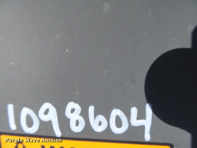 image for item DE9190 2014 Bobcat snow blade