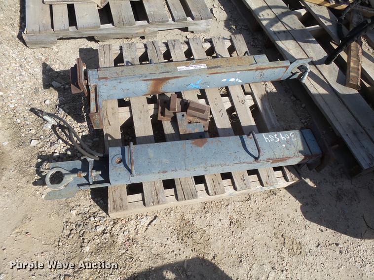 image for item DE9192 (2) Bobcat stabilizers