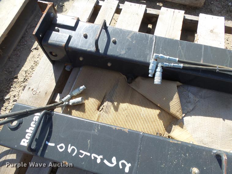 image for item DE9192 (2) Bobcat stabilizers