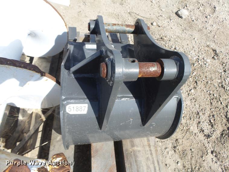 image for item DE9194 12"W backhoe bucket