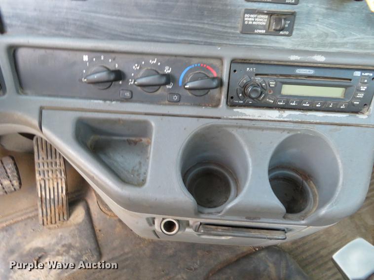 image for item DF9793 2006 Freightliner Columbia vacuum truck