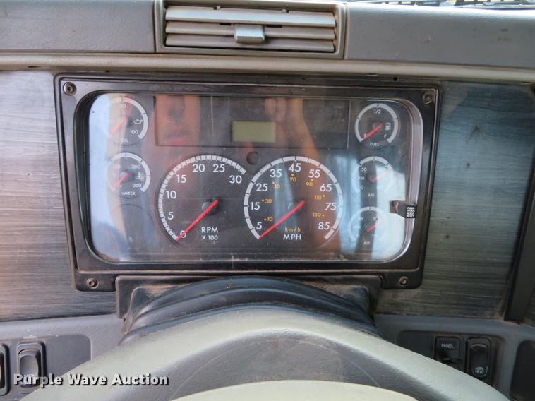 image for item DF9793 2006 Freightliner Columbia vacuum truck