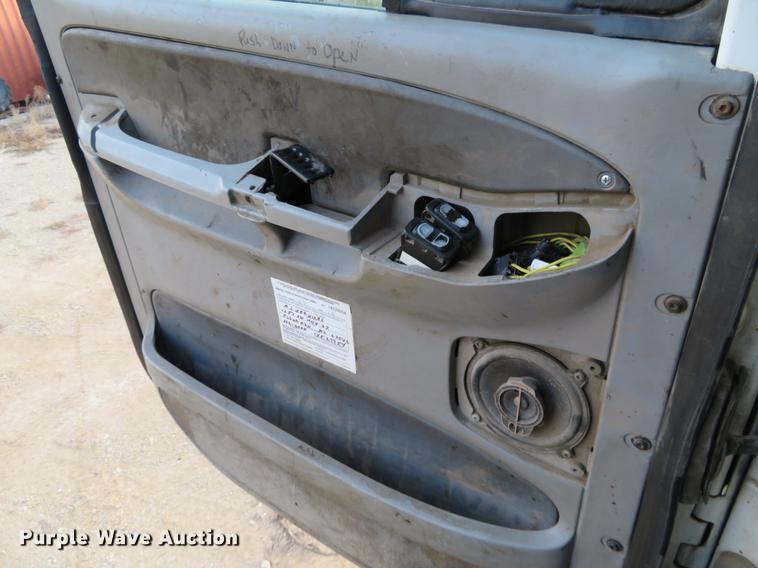 image for item DF9793 2006 Freightliner Columbia vacuum truck