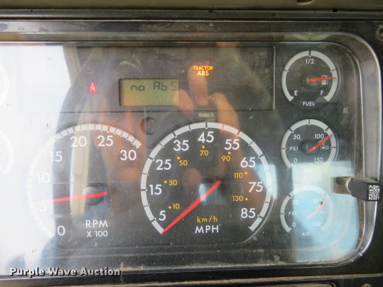 image for item DF9793 2006 Freightliner Columbia vacuum truck