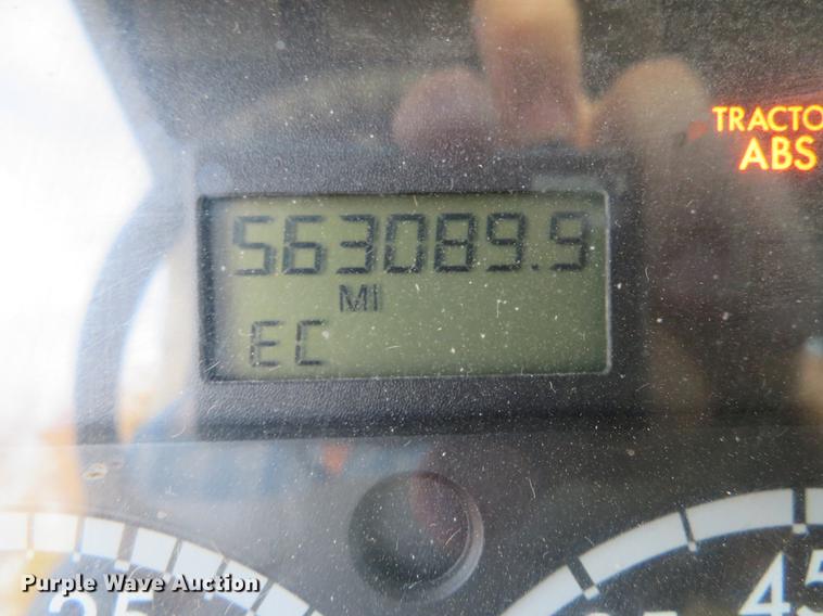 image for item DF9793 2006 Freightliner Columbia vacuum truck