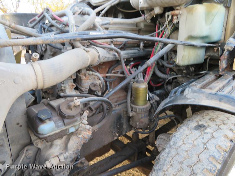 image for item DF9793 2006 Freightliner Columbia vacuum truck