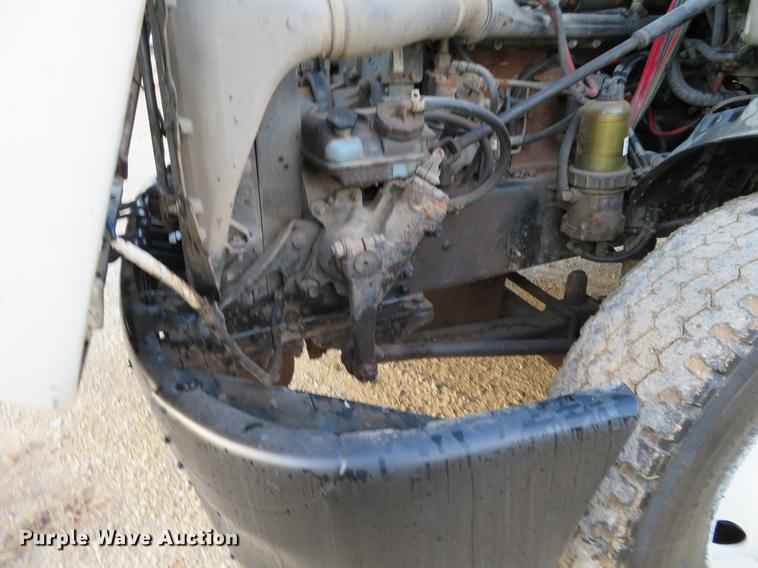 image for item DF9793 2006 Freightliner Columbia vacuum truck