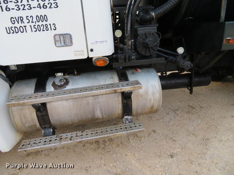 image for item DF9793 2006 Freightliner Columbia vacuum truck