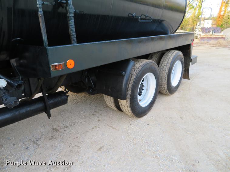 image for item DF9793 2006 Freightliner Columbia vacuum truck