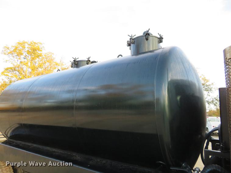 image for item DF9793 2006 Freightliner Columbia vacuum truck