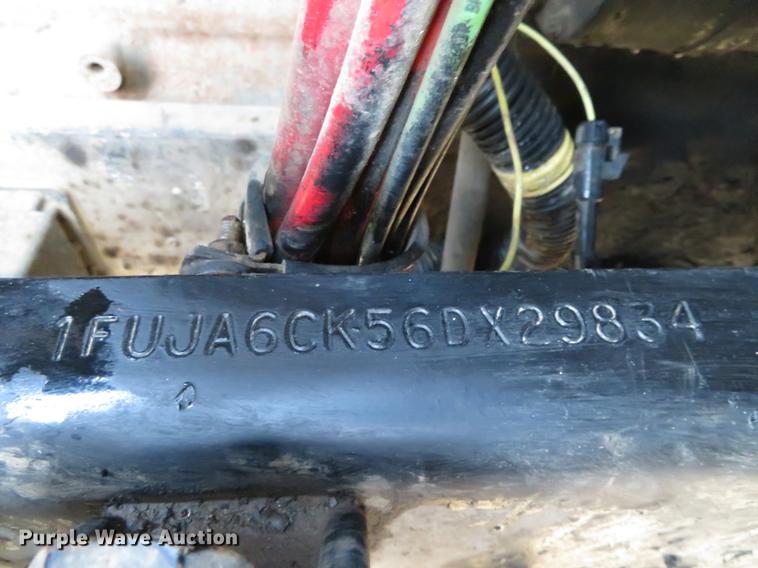 image for item DF9793 2006 Freightliner Columbia vacuum truck