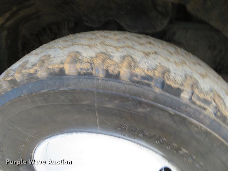 image for item DF9793 2006 Freightliner Columbia vacuum truck