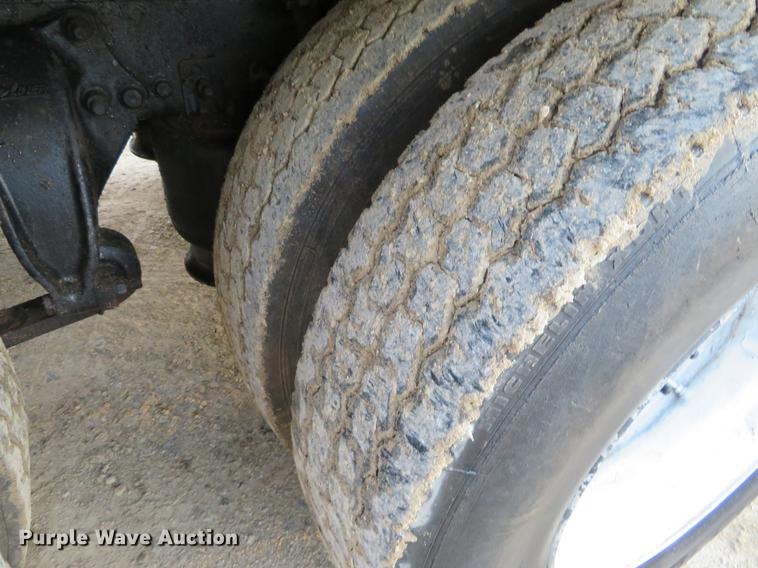 image for item DF9793 2006 Freightliner Columbia vacuum truck