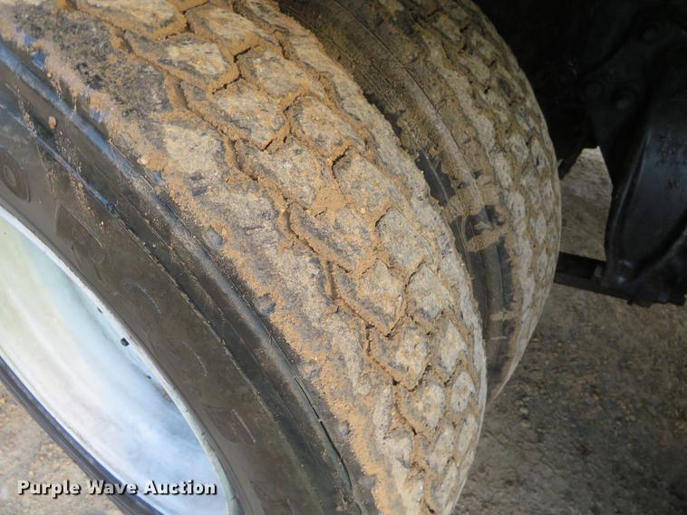 image for item DF9793 2006 Freightliner Columbia vacuum truck