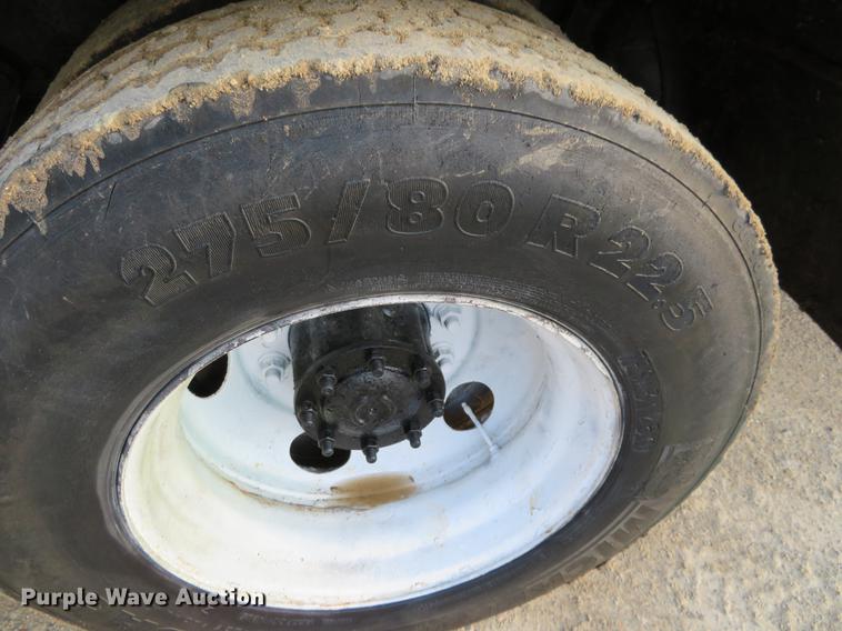 image for item DF9793 2006 Freightliner Columbia vacuum truck