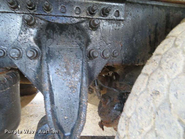 image for item DF9793 2006 Freightliner Columbia vacuum truck