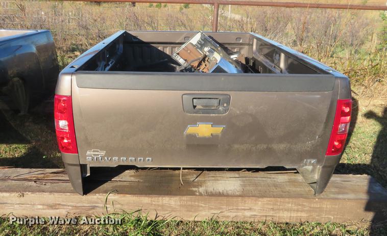 image for item DF9799 2008 Chevrolet pickup truck bed