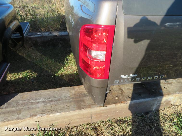 image for item DF9800 2008 Chevrolet pickup truck bed