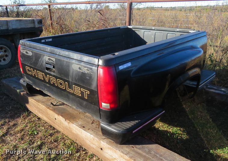 image for item DF9801 1992 Chevrolet pickup truck bed