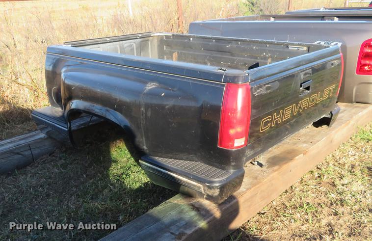 image for item DF9801 1992 Chevrolet pickup truck bed