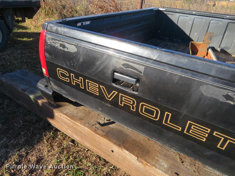 image for item DF9801 1992 Chevrolet pickup truck bed