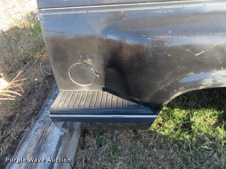 image for item DF9801 1992 Chevrolet pickup truck bed