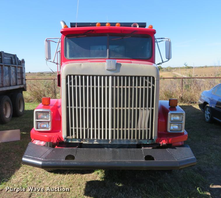 image for item DF9804 1990 International F9370 dump truck