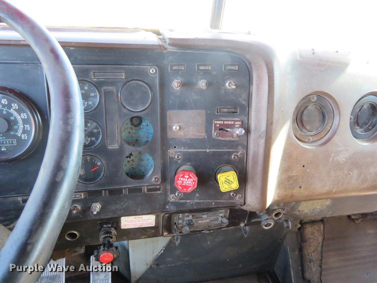 image for item DF9804 1990 International F9370 dump truck