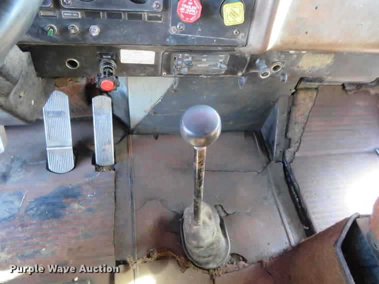 image for item DF9804 1990 International F9370 dump truck