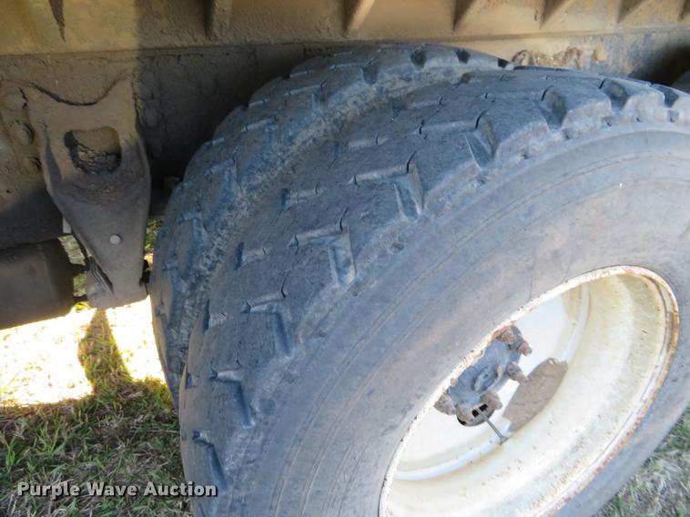 image for item DF9804 1990 International F9370 dump truck