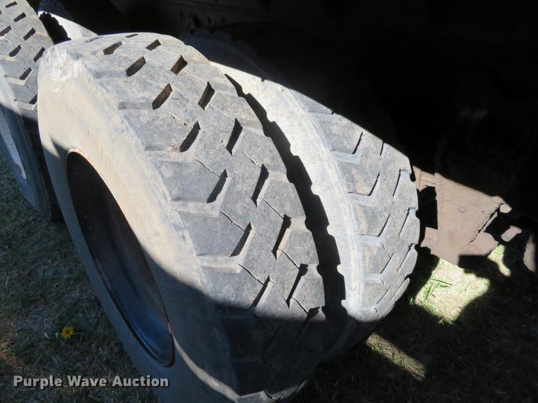 image for item DF9804 1990 International F9370 dump truck