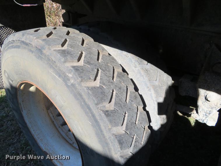 image for item DF9804 1990 International F9370 dump truck