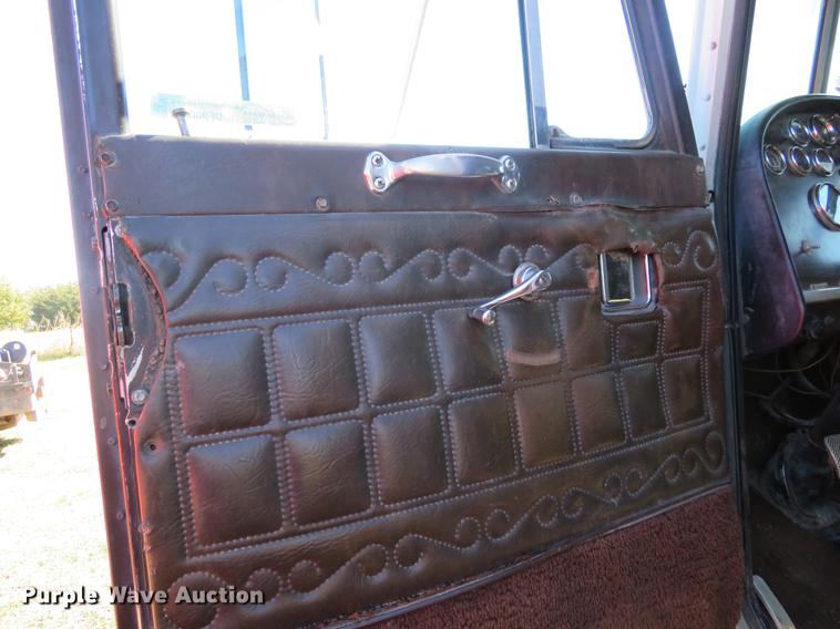 image for item DF9805 1981 Peterbilt 359 dump truck