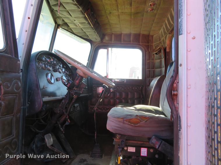 image for item DF9805 1981 Peterbilt 359 dump truck