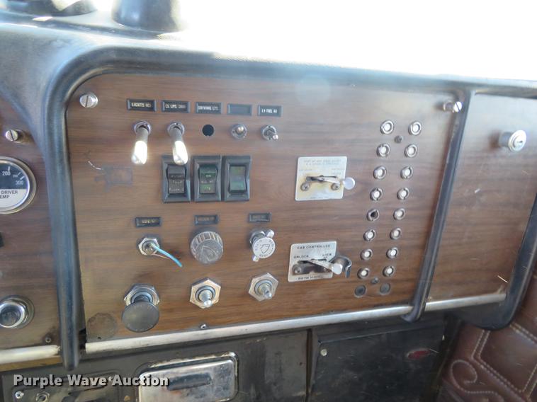 image for item DF9805 1981 Peterbilt 359 dump truck