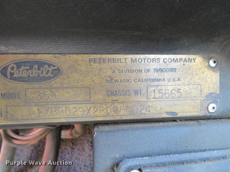 image for item DF9805 1981 Peterbilt 359 dump truck