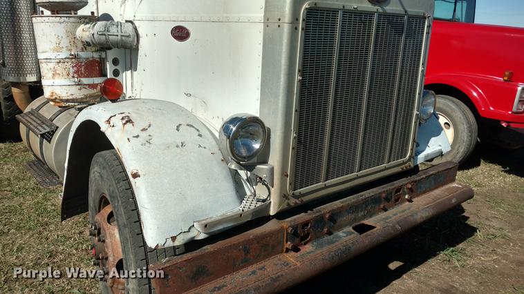 image for item DF9805 1981 Peterbilt 359 dump truck