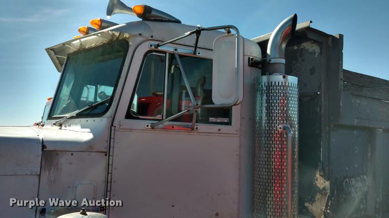image for item DF9805 1981 Peterbilt 359 dump truck