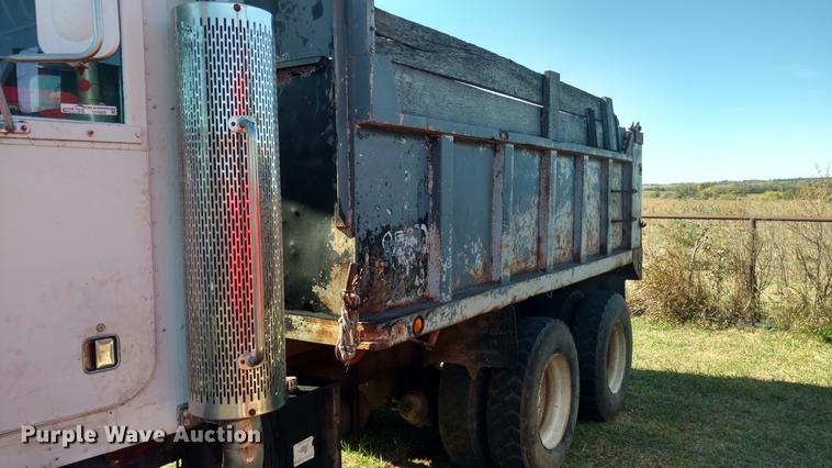 image for item DF9805 1981 Peterbilt 359 dump truck