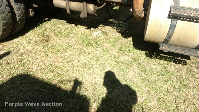 image for item DF9805 1981 Peterbilt 359 dump truck